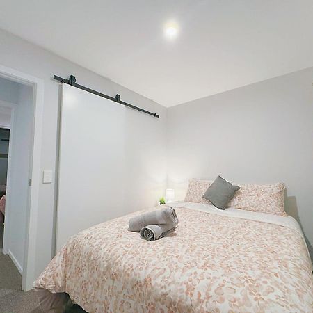 Modern & Stylish 3 Bedroom At Lowerhutt Лоуер-Гатт Екстер'єр фото