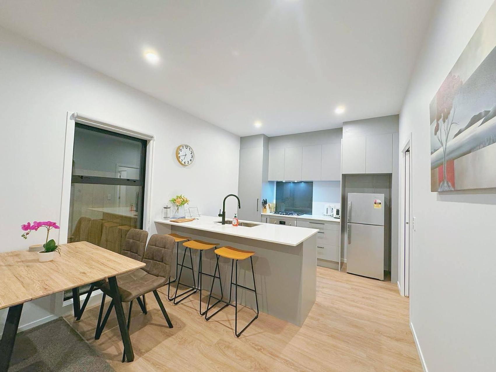 Modern & Stylish 3 Bedroom At Lowerhutt Лоуер-Гатт Екстер'єр фото